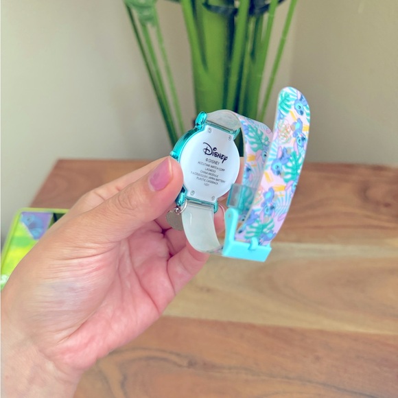 DISNEY STICH KIDS WATCH - Picture 5 of 9